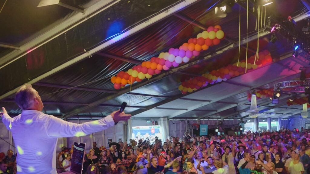 feestzangermarcel enterse dagen tent